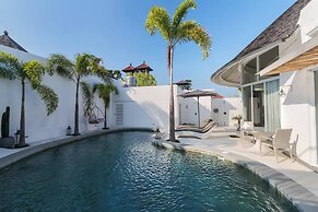 Luxurious Mediterranean Villa In Canggu Oasis