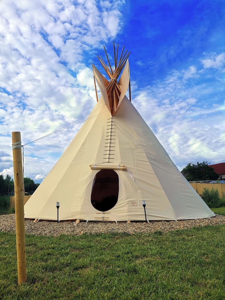 Teepee Camp Lounky