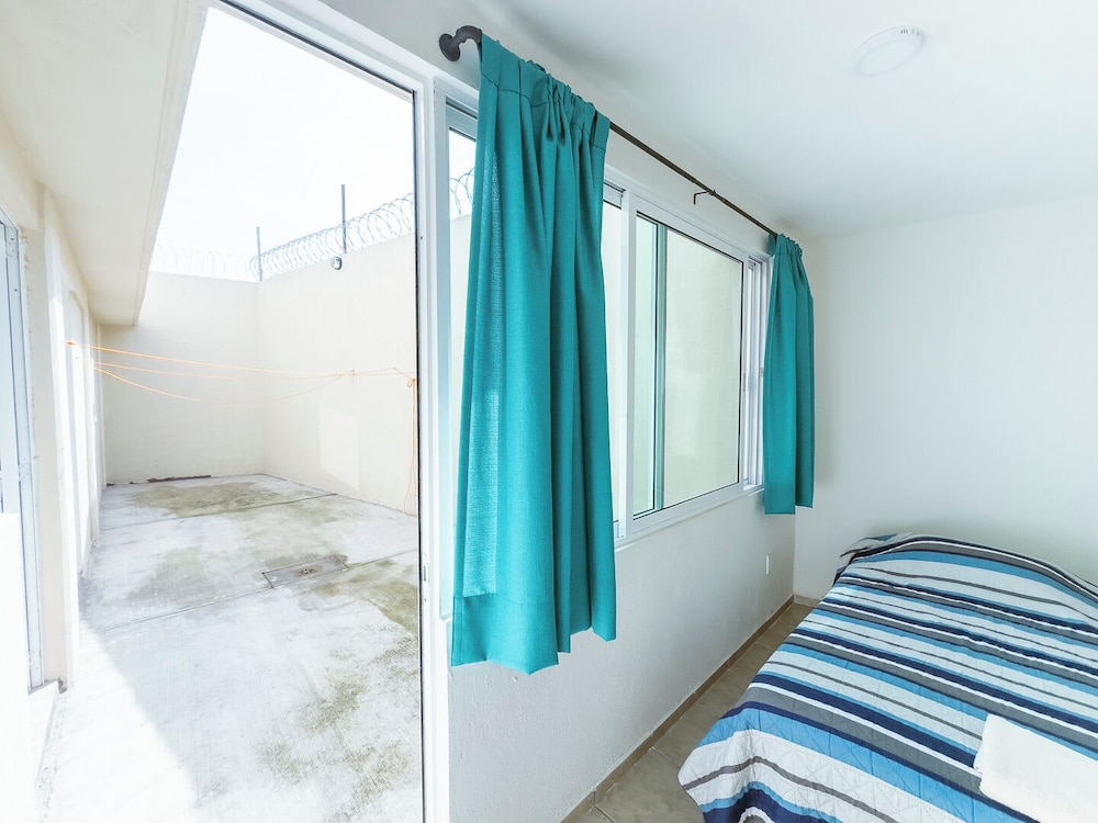 New Comfortable Retreat. Pool & BBQ