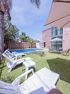New Family House. Pool & BBQ Area