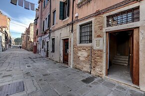 Biennale Apartment by Wonderful Italy