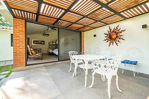 Spacious House Pool & Jacuzzi