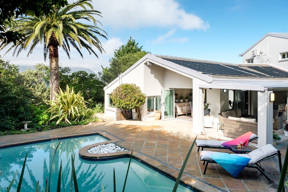 Charming Home With Mountain Views at Rivendell