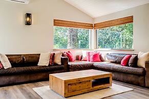 Charming Home With Mountain Views at Rivendell