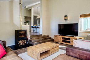 Charming Home With Mountain Views at Rivendell
