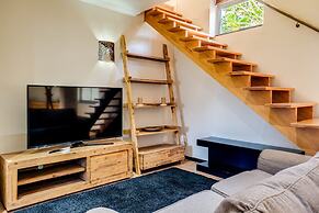 Charming Home With Mountain Views at Rivendell