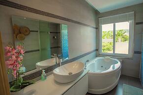 Nee Pool Villa