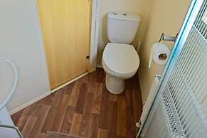 Mobile Home - Sleeps 6 - Pets Ok - Parking