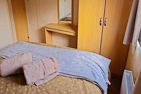 Mobile Home - Sleeps 6 - Pets Ok - Parking