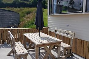Mobile Home - Sleeps 6 - Pets Ok - Parking