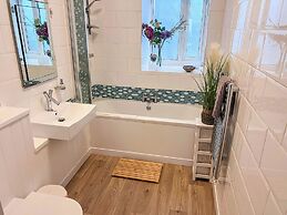 Sea Glass - 2 Bedroom Apartment - Manorbier