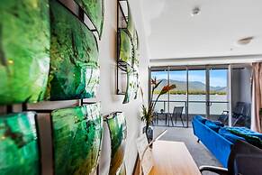 Reef - Waterfront City Pool Sauna Gym