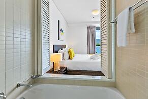 Reef - Waterfront City Pool Sauna Gym