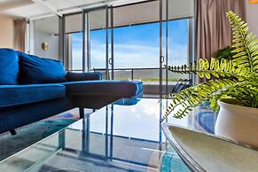 Reef - Waterfront City Pool Sauna Gym