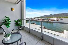 Reef - Waterfront City Pool Sauna Gym
