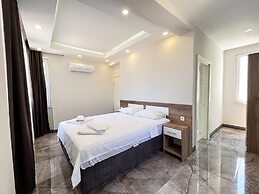 Villa With Private Pool Garden - All Rooms w AC