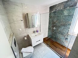Villa With Private Pool Garden - All Rooms w AC