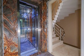Minimalist Suit Otel