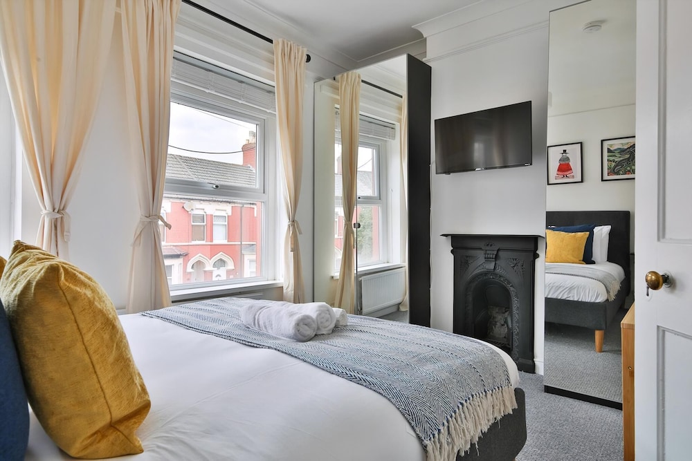 Stunning 2 Bedroom Cardiff Bay House