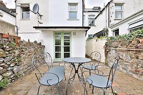 Stunning 2 Bedroom Cardiff Bay House