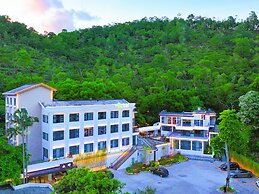 TRAVEL TREE INN