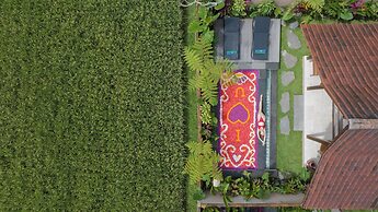 Santris Villa by GenuineHost