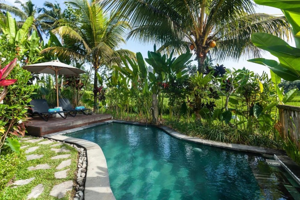 Santris Villa by GenuineHost