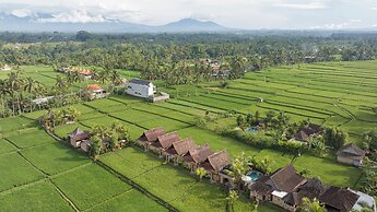Santris Villa by GenuineHost