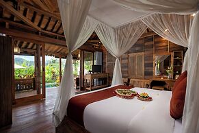 Santris Villa by GenuineHost