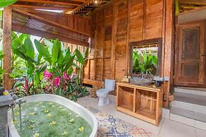 Santris Villa by GenuineHost
