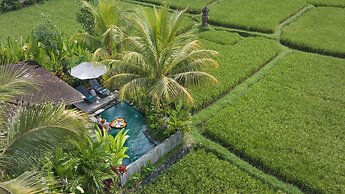 Santris Villa by GenuineHost