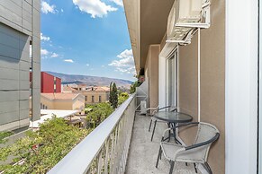 Kolonaki Elegant Apartment with Balcony