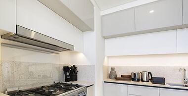 LUX The Marina Vista Beachfront Suite 3