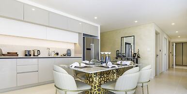 LUX The Marina Vista Beachfront Suite 3