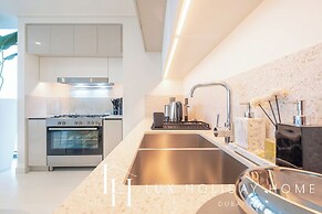 LUX The Marina Vista Beachfront Suite 3