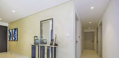 LUX The Marina Vista Beachfront Suite 3