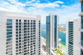 LUX The Marina Vista Beachfront Suite 3