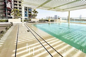 LUX The Marina Vista Beachfront Suite 3
