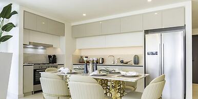 LUX The Marina Vista Beachfront Suite 3