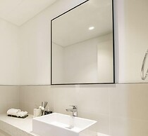LUX The Marina Vista Beachfront Suite 3