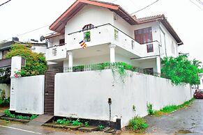 3 Bed House - Wifi, Parking, 10minbeach