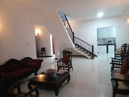 3 Bed House - Wifi, Parking, 10minbeach