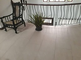 3 Bed House - Wifi, Parking, 10minbeach