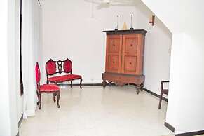 3 Bed House - Wifi, Parking, 10minbeach