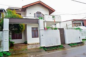 3 Bed House - Wifi, Parking, 10minbeach