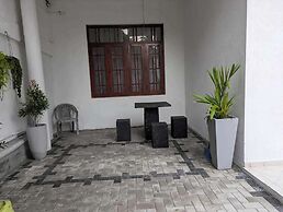 3 Bed House - Wifi, Parking, 10minbeach