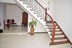 3 Bed House - Wifi, Parking, 10minbeach