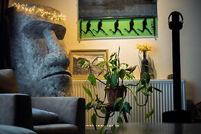 Korte Hotel Sleeps 14 With Courtyard