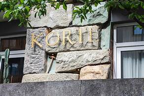 Korte Hotel Sleeps 14 With Courtyard
