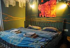 Korte Hotel Sleeps 14 With Courtyard